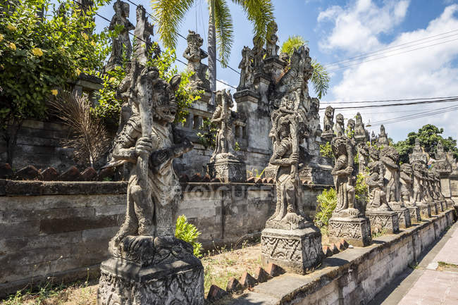 Vue panoramique du temple Pura Meduwe Karang ; Bali, Indonésie — Photo de stock