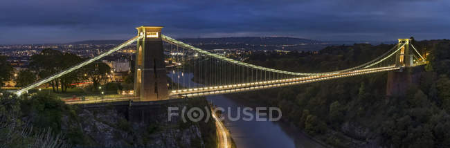 Ponte suspensa de Clifton ao entardecer; Bristol, Inglaterra — Fotografia de Stock