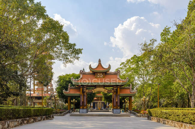 Cu Chi Tunnels tempio cancello; Vietnam — Foto stock