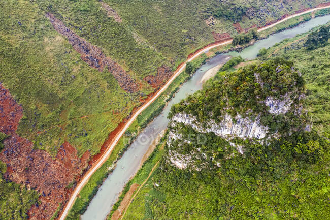 Река Сун Мьен, провинция Ха-Джан, Вьетнам — стоковое фото