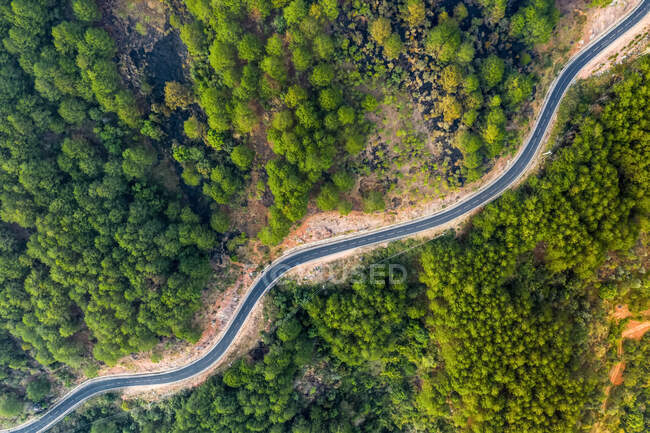 Da Lat road, drone view; Da Lat, Lam Dong Province, Vietnam — стокове фото