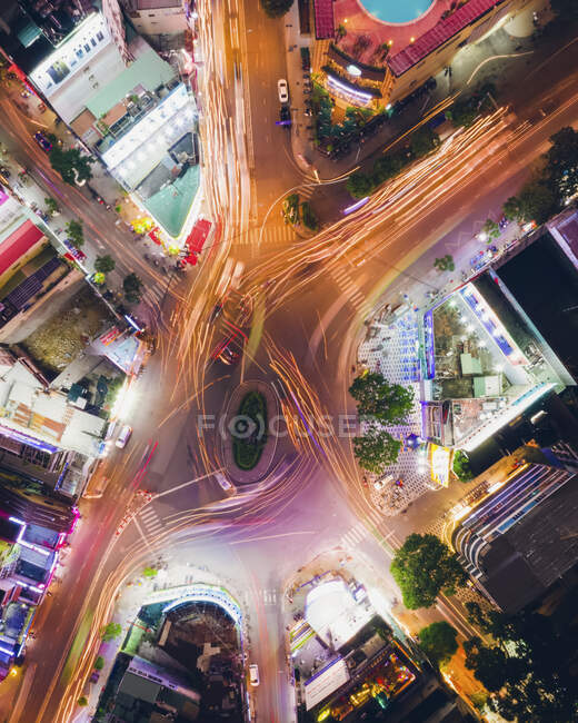 Drone Ansicht eines großen Kreisverkehrs in Ho-Chi-Minh-Stadt; Quan 1, Ho-Chi-Minh, Vietnam — Stockfoto