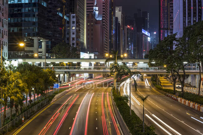 Route la nuit ; Wan Chai, Hong Kong, Chine — Photo de stock