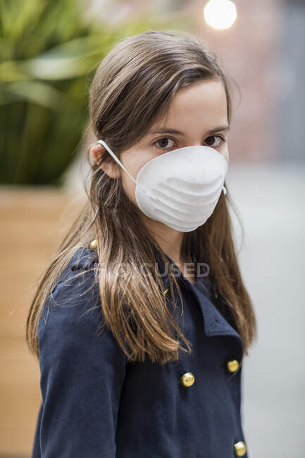 Young girl standing wearing a protective mask to protect against COVID-19 during the Coronavirus World Pandemic; Toronto, Ontario, Canada — Stock Photo