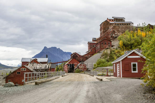 Mina de Cobre de Kennedy, uma mina de cobre ativa de 1903-1938. National Park e muitos dos edifícios a serem restaurados; McCarthy, Alaska, Estados Unidos da América — Fotografia de Stock