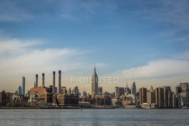 Skyline di Manhattan visto da Brooklyn; Brooklyn, New York, Stati Uniti d'America — Foto stock
