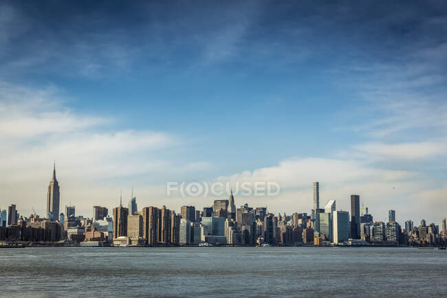 Manhattan Skyline von Brooklyn aus gesehen; Brooklyn, New York, Vereinigte Staaten von Amerika — Stockfoto
