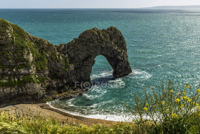 Durdle Door, um arco natural ao longo da costa; Dorset, Inglaterra — Fotografia de Stock