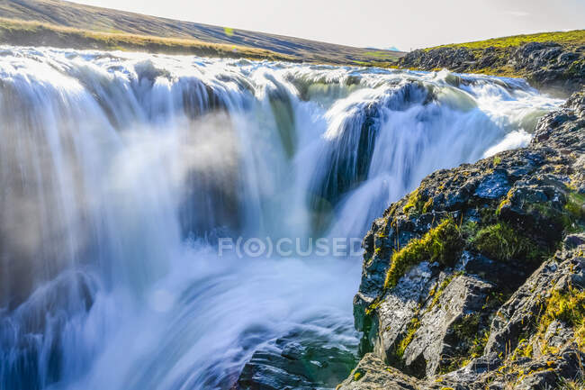 Die Kolugljufur-Schlucht, eine Schlucht mit den spektakulären Kolufossar-Wasserfällen im Nordwesten Islands; Hunaping vestra, Northwestern Region, Island — Stockfoto
