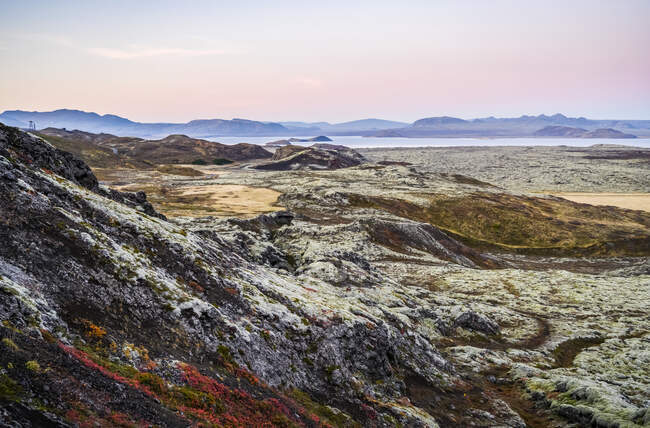 Robusto paesaggio vulcanico nel sud dell'Islanda; Grimsnes- og Grafningshreppur, Regione meridionale, Islanda — Foto stock