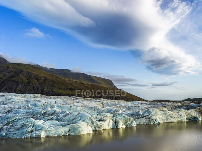 Ледник Svinafellsjokull; Хорнафьордур, Восточный регион, Исландия — стоковое фото