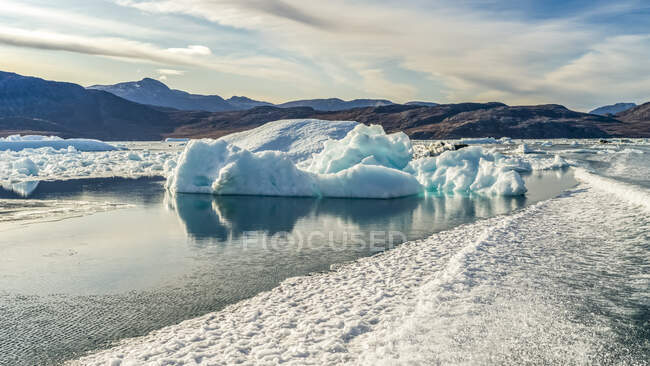 Icebergs along the coast of Greenland; Sermersooq, Greenland — Stock Photo