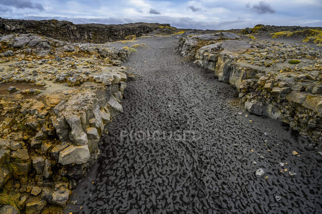 Paisaje volcánico; Reykjanesbaer, Región de la Península del Sur, Islandia - foto de stock