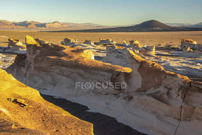 Paisagem expansiva de um campo de pedra-pomes ao pôr do sol; Antofagasta de la Sierra, Catamarca, Argentina — Fotografia de Stock
