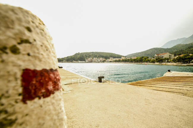 Empty jetty in a Croatian town; Drvenik, Dalmatia, Croatia — Stock Photo