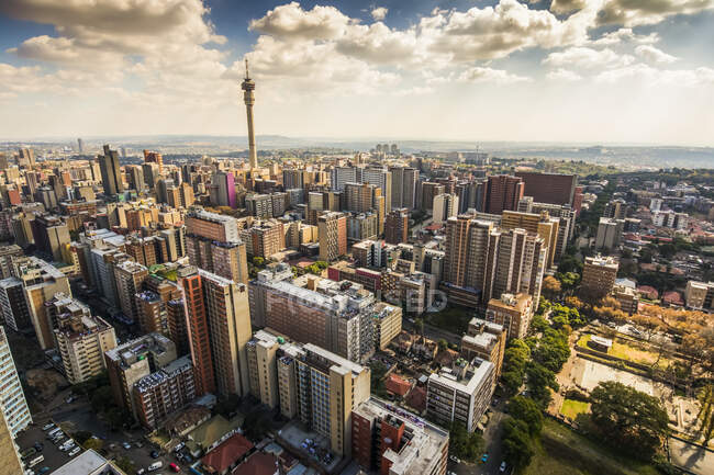 Vue sur Johannesburg depuis Hillbrow ; Hillbrow, Johannesburg, Gauteng, Afrique du Sud — Photo de stock