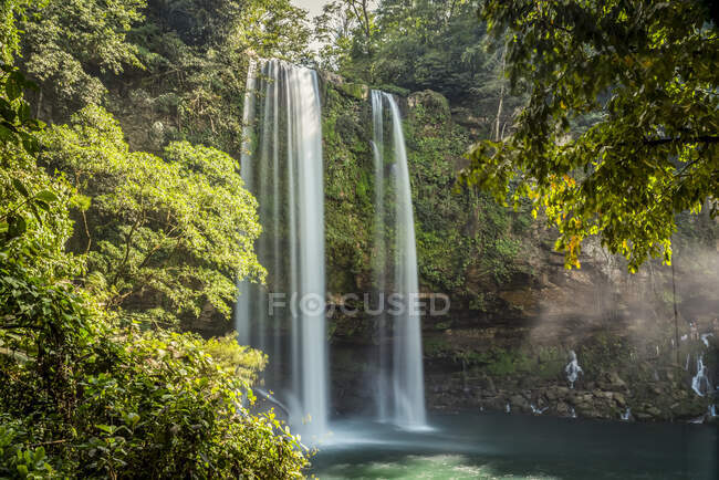 Misol-Ha waterfall; Chiapas, Mexico — Stock Photo