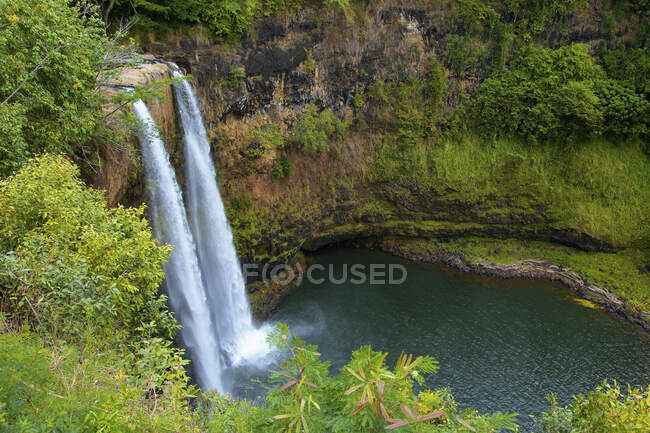 Wailua Falls; Kauai, Hawaii, Estados Unidos de América - foto de stock