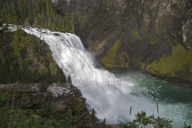 Kinuseo Falls, Monkman Provincial Park; Columbia Británica, Canadá - foto de stock