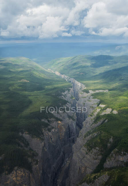 Scimitar Canyon, Parque Nacional Nahanni; Territorios del Noroeste, Canadá - foto de stock