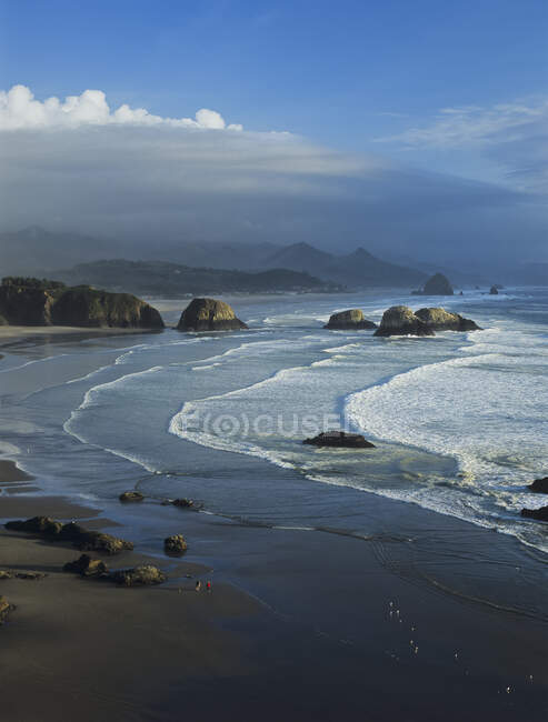 Waves Washing Onto Crescent Beach; Cannon Beach, Oregon, United States Of America — Stock Photo