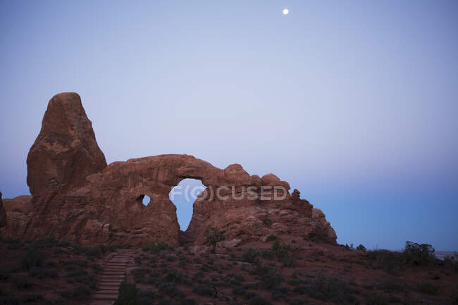 Turret Arch At Dawn, Arches National Park; Utah, Stati Uniti d'America — Foto stock