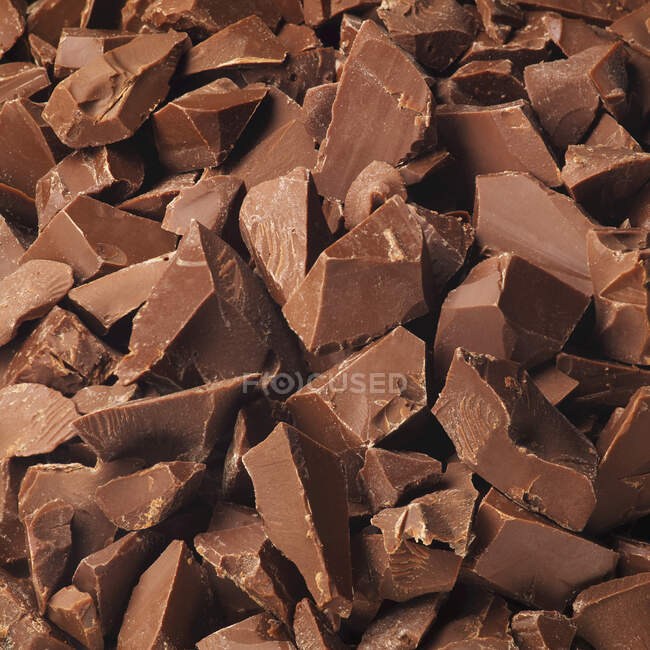 Pedaços de chocolate com leite, vista de close-up — Fotografia de Stock