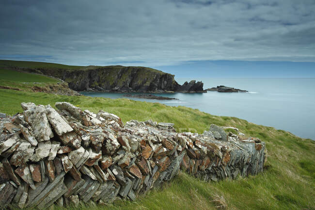 Голова в Западной Корке на побережье Дикого Атлантического пути; графство Корк, Ирландия — стоковое фото