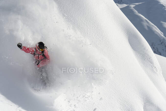 Snowboarden im Pulverschnee; St. Moritz, Graubünden, Schweiz — Stockfoto