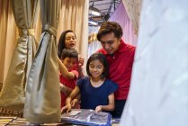 Family shopping for curtains during Hari Raya Bazaar at Geylang, Singapore — Stock Photo