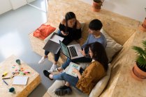 Young Chinese entrepreneurs working from home — Stock Photo