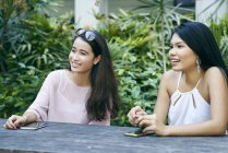 Beautiful friends having a conversation at the park — Stock Photo