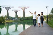Tourists exploring Gardens by the Bay, Singapore — Stock Photo