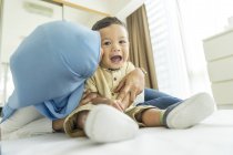 Mother and son playing in room — Stock Photo