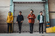 Retrato de fresco joven asiático banda de rock - foto de stock