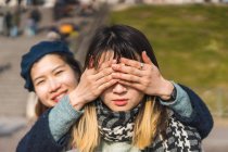 Junge Erwachsene asiatische weibliche Freunde Spaß zusammen — Stockfoto