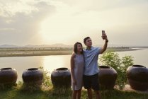 Young couple taking a selfie at Irrawaddy River, in Bagan, Myanmar — Stock Photo