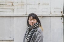 Retrato de joven atractivo casual asiático mujer - foto de stock