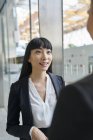 Young businesswoman discussing with male colleague — Stock Photo