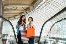 Young beautiful asian women together in  shopping mall — Stock Photo