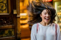 Молодая азиатская туристка в Барселоне — стоковое фото