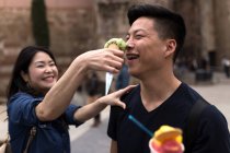 Young Chinese couple in Barcelona with ice-cream, Spain — Stock Photo