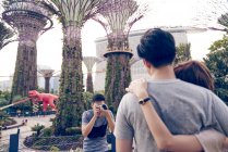 Tourists at Gardens by the Bay — Stock Photo