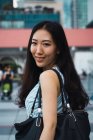 Retrato de bela mulher asiática adulta — Fotografia de Stock