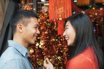 Asiatisches chinesisches Paar verbringt Zeit miteinander in Chinatown — Stockfoto