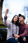 Junges asiatisches Touristenpaar macht Selfie im Central Park, New York, USA — Stockfoto
