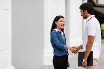Woman shaking hands with salesperson. — Stock Photo
