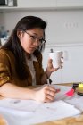 Young asian business woman working at home — Stock Photo