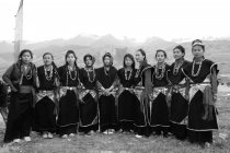 Memba tribe girls from mechuka, west siang district, arunachal fedesh, India — стоковое фото