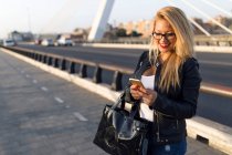 Chinese blonde hair woman in Barcelona — Stock Photo